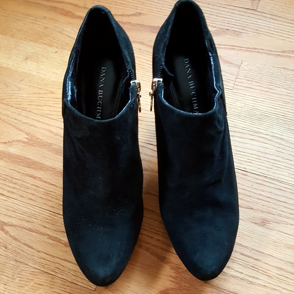 Dana Buchman Black Suede Ankle Booties Size 7 Med - Picture 3 of 6